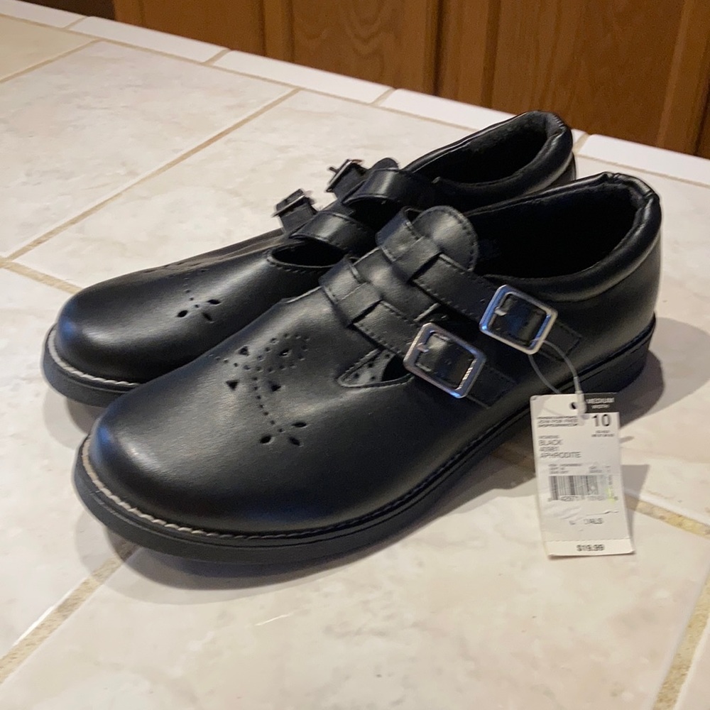 Thom McAn NWT Black Shoes